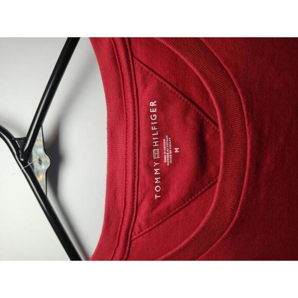 Tommy Hilfiger Men's Red T-Shirt - Size Medium - Picture 4 of 4
